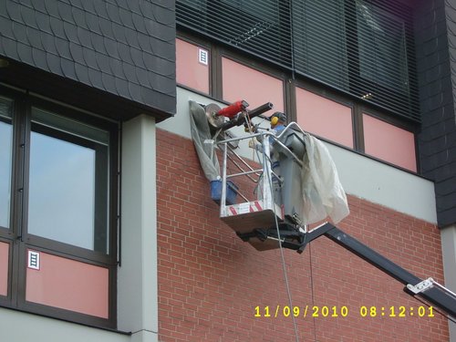 EntluftungsbohrunganHausfassade