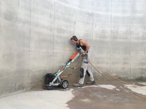 SchleifarbeitenWasserbehalter01