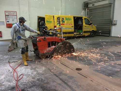 TrennschnittemitFugenschneiderinBodenplatte02