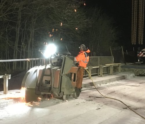 TrennschnittinBruckebeiNachtinBahnsperrpause